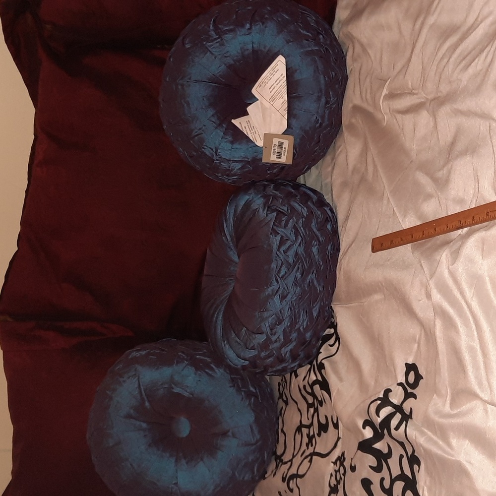 NWT LOT 3PC GORGEOUS REGAL PURPLE PLEATED THROW PILLOW 🎁BOMBAY & COMPANY Oyster